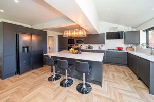 KITCHEN/DINER- click for photo gallery